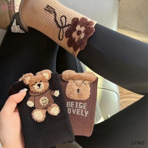 Tất vớ cổ trung hình thêu, tất len lông vũ chất liệu tốt 11945