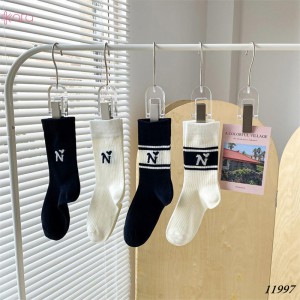 Tất vớ cổ trung đen trắng, tất thể thao cotton 11997