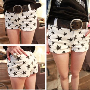 Quần short ngôi sao màu trắng