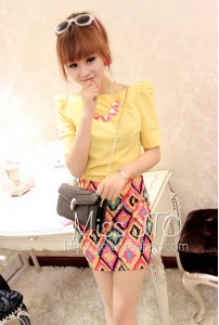 Áo sơ mi cổ thuyền màu vàng