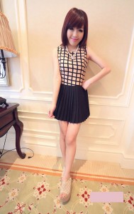 Váy đầm sọc caro xếp ly màu hồng