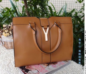 Túi da khóa chữ Y màu socola