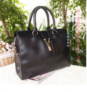 Túi da khóa chữ Y màu đen