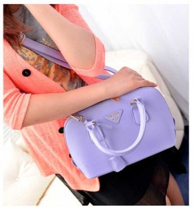 Túi Prada màu tím khoai môn