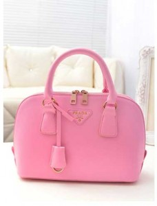 Túi Prada màu hồng nhạt
