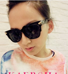 Mắt kính gọng đen mắt đen 5555