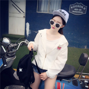 Áo khoác gió thêu logo báo 7941