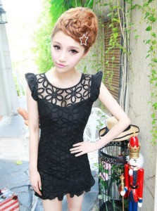 Đầm ren thêu hoa màu đen