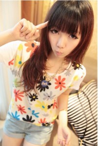 T-shirt ngắn tay hình hoa lớn