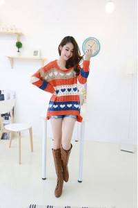 Áo len form rộng hình trái tim màu cam