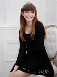 Đầm ren cổ táo màu đen