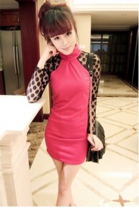 Đầm ôm cổ cao màu hồng đỏ