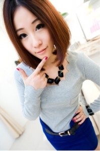 Áo thun cắt viền màu xám