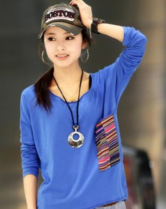 T-shirt có túi màu xanh