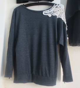 T-shirt cánh dơi màu  đen