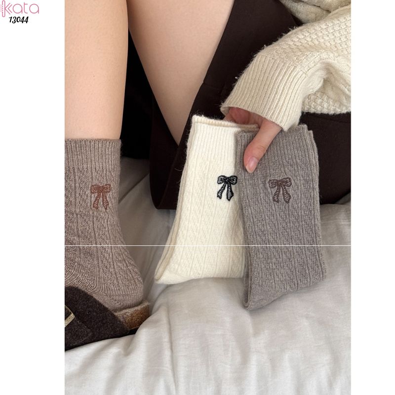 Tất bông dày mùa thu và mùa đông ,vớ giữa bắp chân thêu nơ 13044