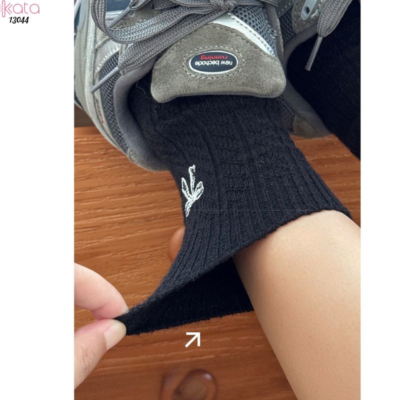 Tất bông dày mùa thu và mùa đông ,vớ giữa bắp chân thêu nơ 13044