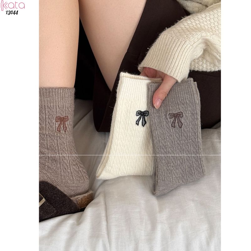 Tất bông dày mùa thu và mùa đông ,vớ giữa bắp chân thêu nơ 13044