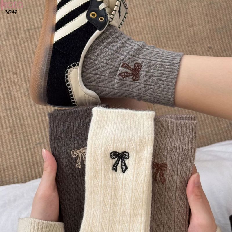 Tất bông dày mùa thu và mùa đông ,vớ giữa bắp chân thêu nơ 13044